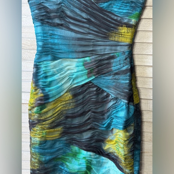 BCBGMaxAzria Strapless Winnie Watercolor Dress in Blue & Green. Size 6. - Picture 9 of 13